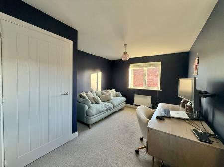 4 bedroom Detached house for sale in Frank Ford Close, Saxilby, LN1