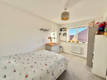 4 bedroom Detached house for sale in Frank Ford Close, Saxilby, LN1