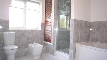 4 bedroom Detached house to let in Riseholme Road, Lincoln, LN1