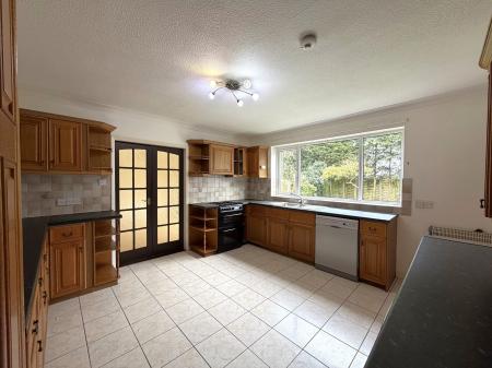 4 bedroom Detached house to let in Riseholme Road, Lincoln, LN1