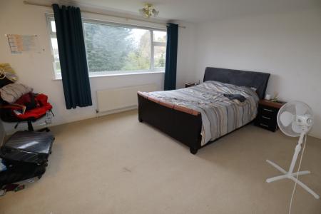 4 bedroom Detached house to let in Riseholme Road, Lincoln, LN1