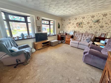 2 bedroom Detached bungalow for sale in Waltham Close, Lincoln, LN6