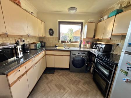 2 bedroom Detached bungalow for sale in Waltham Close, Lincoln, LN6