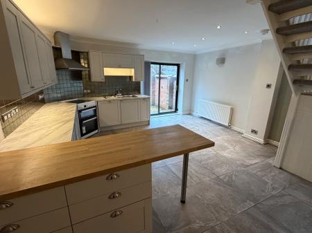 4 bedroom Town house to let in Chapel Lane, Lincoln, LN1