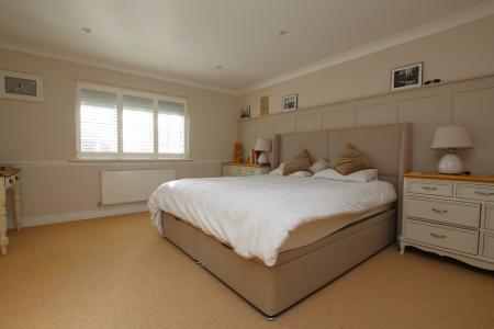 4 bedroom Detached house for sale in Lincoln Road, Bassingham, LN5