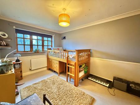 4 bedroom Detached house for sale in Lincoln Road, Bassingham, LN5