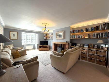 4 bedroom Detached house for sale in Lincoln Road, Bassingham, LN5