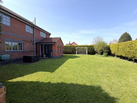 4 bedroom Detached house for sale in Lincoln Road, Bassingham, LN5