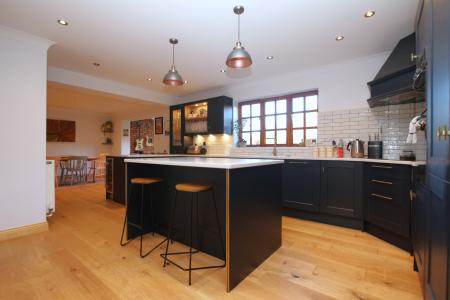 4 bedroom Detached house for sale in Lincoln Road, Bassingham, LN5