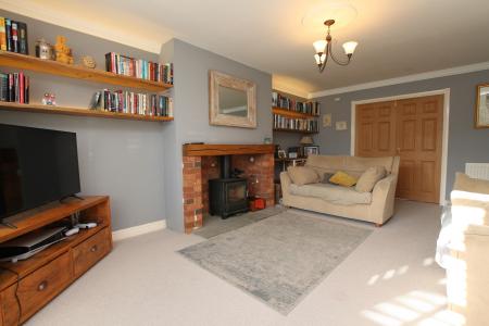 4 bedroom Detached house for sale in Lincoln Road, Bassingham, LN5