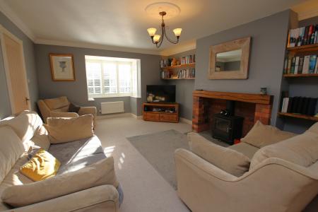 4 bedroom Detached house for sale in Lincoln Road, Bassingham, LN5