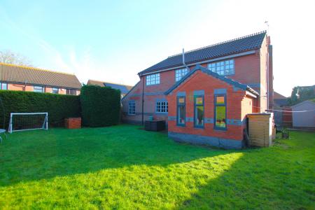 4 bedroom Detached house for sale in Lincoln Road, Bassingham, LN5
