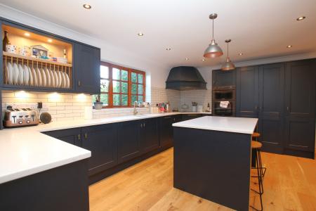 4 bedroom Detached house for sale in Lincoln Road, Bassingham, LN5