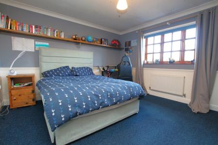 4 bedroom Detached house for sale in Lincoln Road, Bassingham, LN5