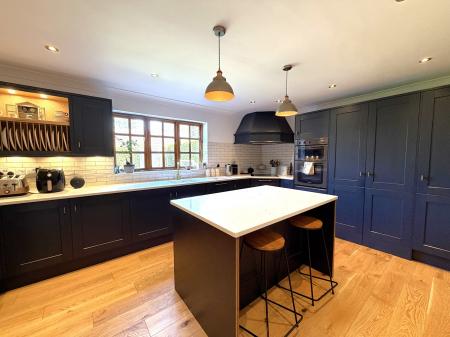 4 bedroom Detached house for sale in Lincoln Road, Bassingham, LN5