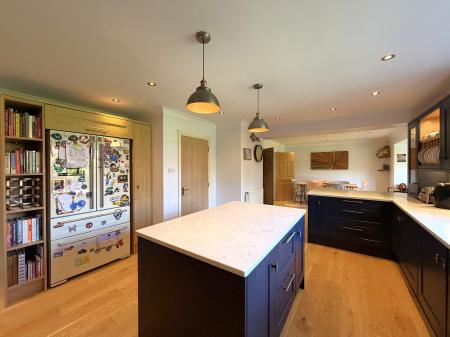 4 bedroom Detached house for sale in Lincoln Road, Bassingham, LN5