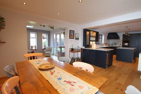 4 bedroom Detached house for sale in Lincoln Road, Bassingham, LN5