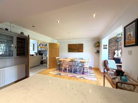 4 bedroom Detached house for sale in Lincoln Road, Bassingham, LN5