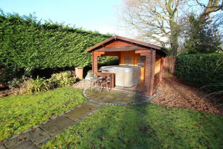 5 bedroom Detached house for sale in Station Road, Thorpe-on-the-Hill, LN6