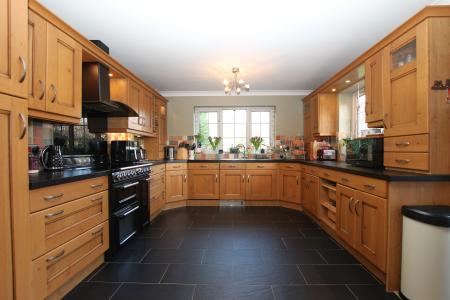 5 bedroom Detached house for sale in Station Road, Thorpe-on-the-Hill, LN6