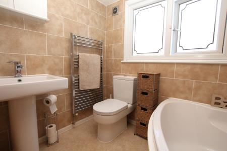 5 bedroom Detached house for sale in Station Road, Thorpe-on-the-Hill, LN6