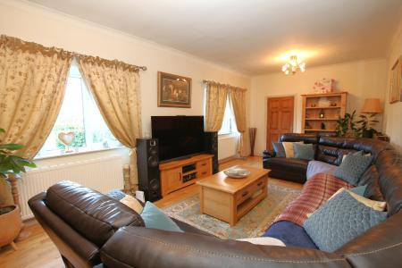 5 bedroom Detached house for sale in Station Road, Thorpe-on-the-Hill, LN6