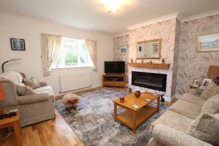 4 bedroom Detached bungalow for sale in High Thorpe, Southrey, LN3