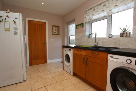 4 bedroom Detached bungalow for sale in High Thorpe, Southrey, LN3