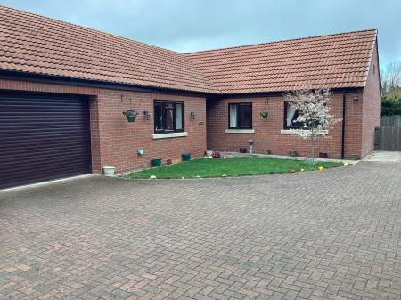 4 bedroom Detached bungalow for sale in High Thorpe, Southrey, LN3