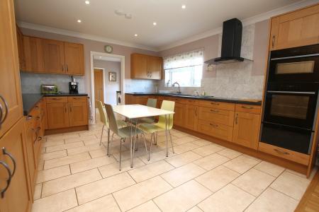 4 bedroom Detached bungalow for sale in High Thorpe, Southrey, LN3