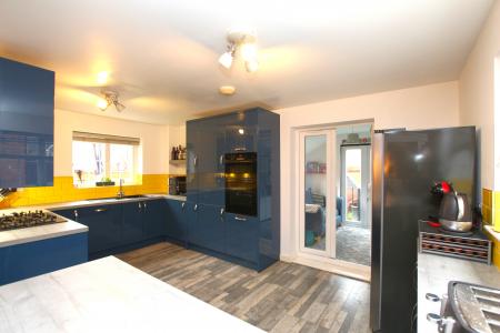 4 bedroom Detached house for sale in Bluebell Walk, Witham St Hughs, LN6