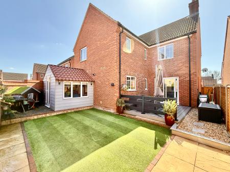 4 bedroom Detached house for sale in Bluebell Walk, Witham St Hughs, LN6