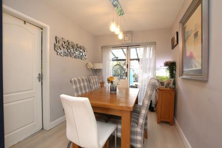 4 bedroom Semi-detached house for sale in Manor Leas Close, Lincoln, LN6