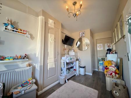 4 bedroom Semi-detached house for sale in Manor Leas Close, Lincoln, LN6