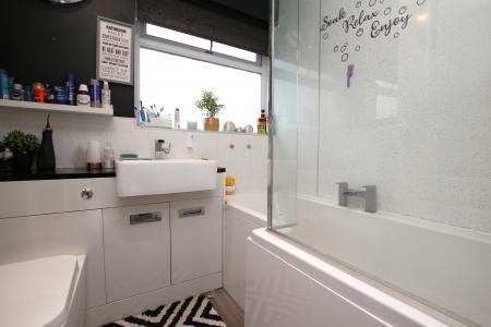 4 bedroom Semi-detached house for sale in Manor Leas Close, Lincoln, LN6