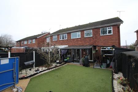 4 bedroom Semi-detached house for sale in Manor Leas Close, Lincoln, LN6