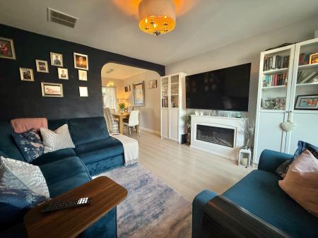 4 bedroom Semi-detached house for sale in Manor Leas Close, Lincoln, LN6