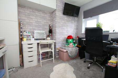 4 bedroom Semi-detached house for sale in Manor Leas Close, Lincoln, LN6