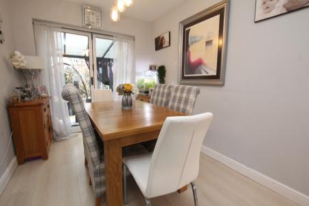 4 bedroom Semi-detached house for sale in Manor Leas Close, Lincoln, LN6