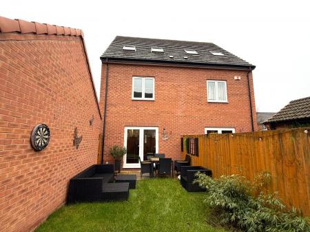 4 bedroom Semi-detached house for sale in Iris Crescent, Lincoln, LN1