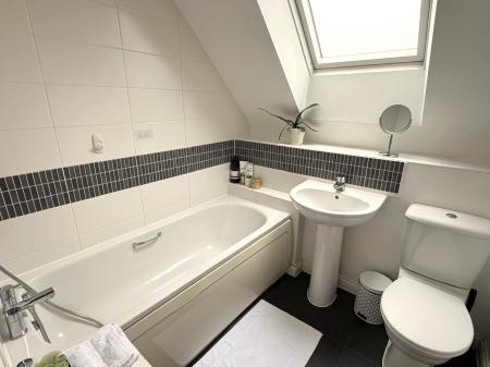 4 bedroom Semi-detached house for sale in Iris Crescent, Lincoln, LN1