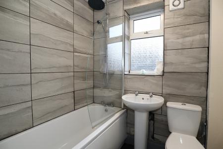 3 bedroom Semi-detached house to let in Washingborough Road, Washingborough, LN4