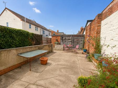 3 bedroom Terraced House for sale in Rasen Lane, Lincoln, LN1