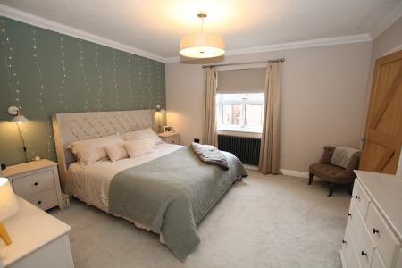 6 bedroom Detached house for sale in Lime Grove, Bassingham, LN5