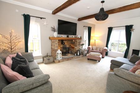 6 bedroom Detached house for sale in Lime Grove, Bassingham, LN5