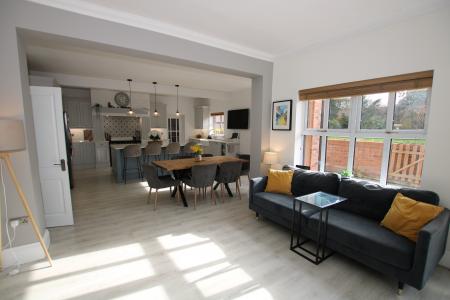 6 bedroom Detached house for sale in Lime Grove, Bassingham, LN5