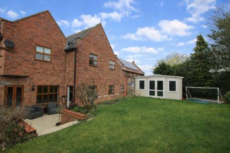 6 bedroom Detached house for sale in Lime Grove, Bassingham, LN5