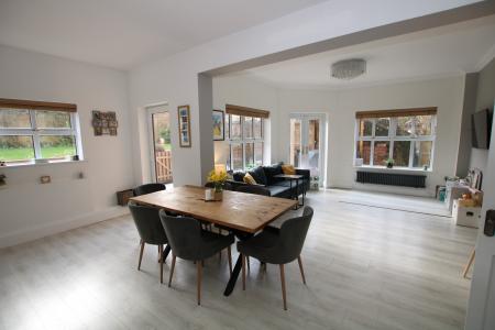 6 bedroom Detached house for sale in Lime Grove, Bassingham, LN5