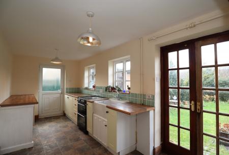 2 bedroom Semi-detached house to let in Silver Street, North Clifton, NG23