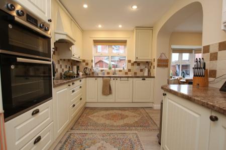 5 bedroom Detached house for sale in Bath Road, Bracebridge Heath, LN4